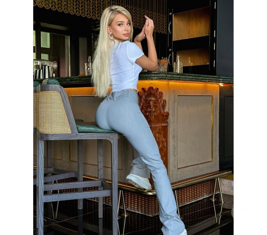 🖤ELLA✨ Your Ultimate Escape with a Blonde Beauty ✨